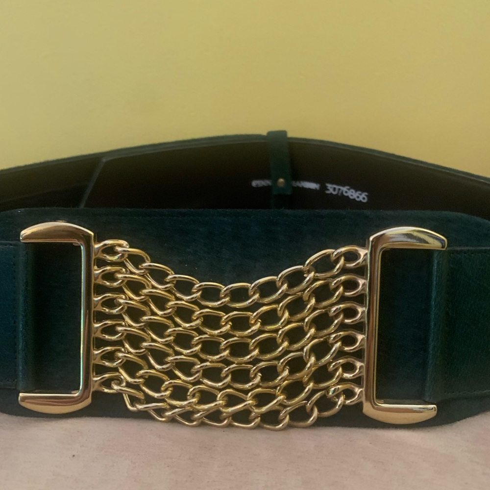 NWOT Ginnie Johanson Suede Belt color Emerald green with gold center links